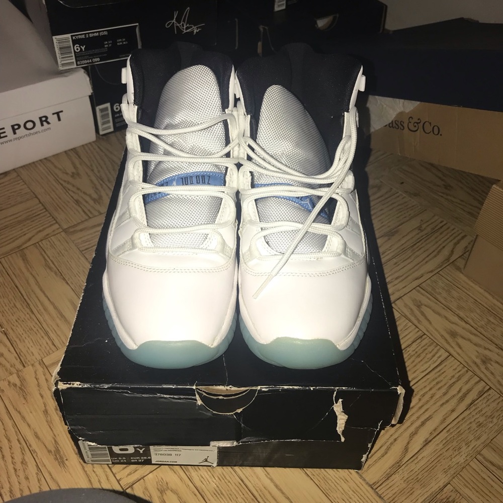 Jordan 11 Legend Blue size 6y/ 6men